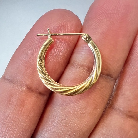 14K Pure Gold Twisted Oval Hoop Earrings - Picture 6 of 6